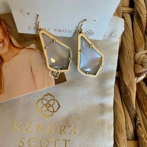 Kendra Scott Alex slate earrings. Gray tones, very pretty.